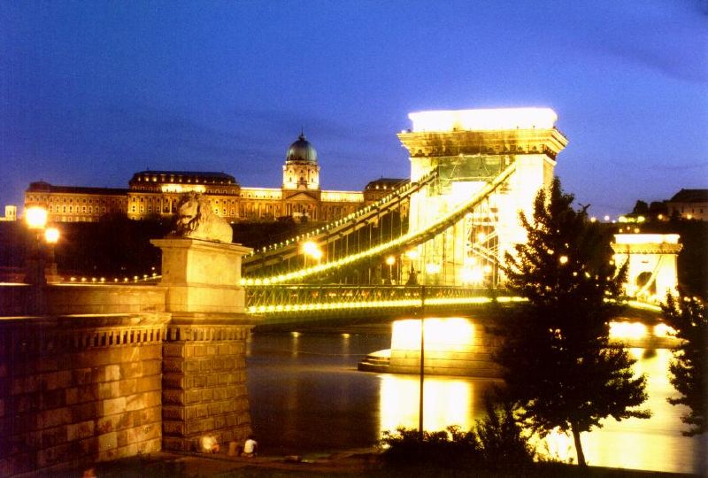 Budapest. Lánc híd.